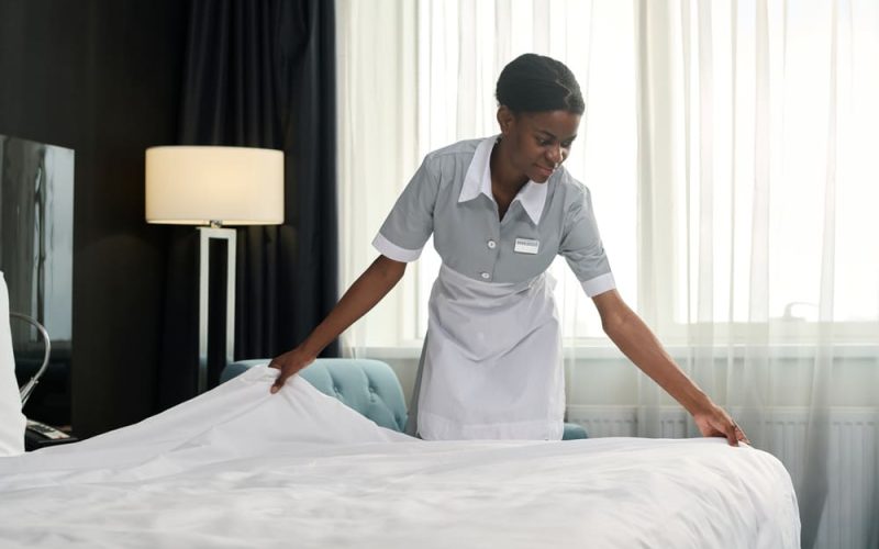 Cómo la limpieza profesional mejora la percepción del servicio hotelero